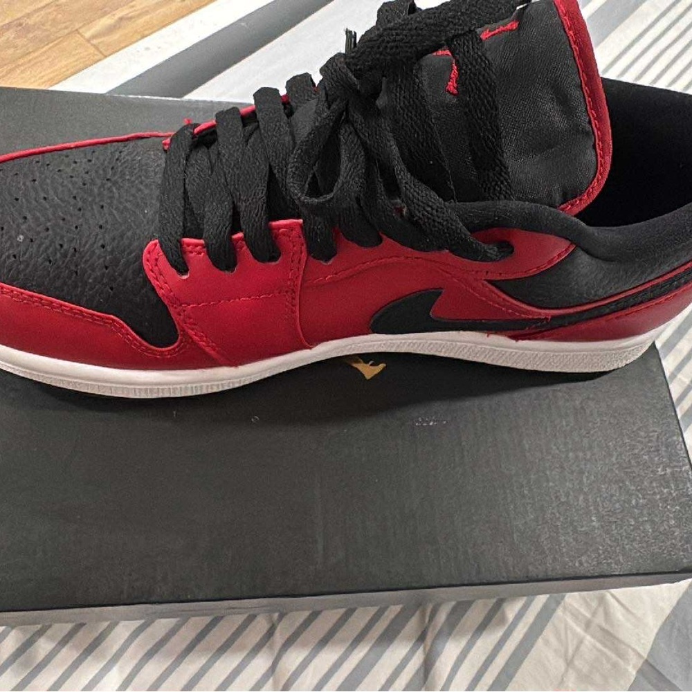 Nike Men's Black and Red Sneakers